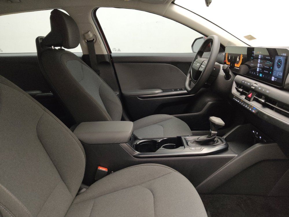 Used 2025 Kia K4 FWD image 21