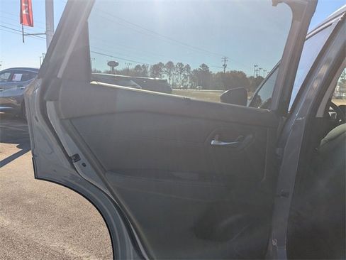 Used 2023 Nissan Rogue SL w/ SL Premium Package image 25