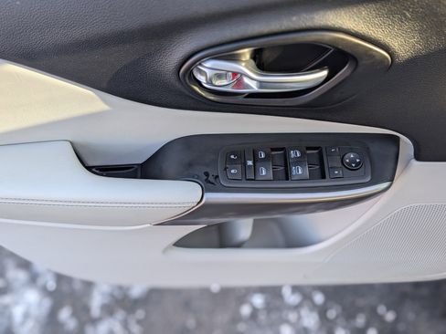 Used 2021 Jeep Cherokee Latitude Plus image 27