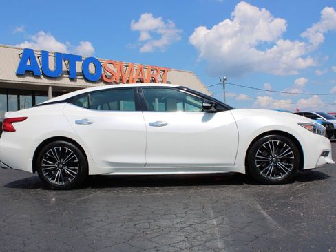 Used 2016 Nissan Maxima Platinum w/ Interior Lighting Package FWD image 3