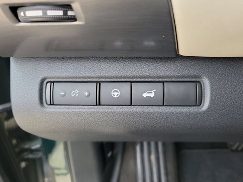 Used 2023 Nissan Pathfinder SL AWD/4WD image 17