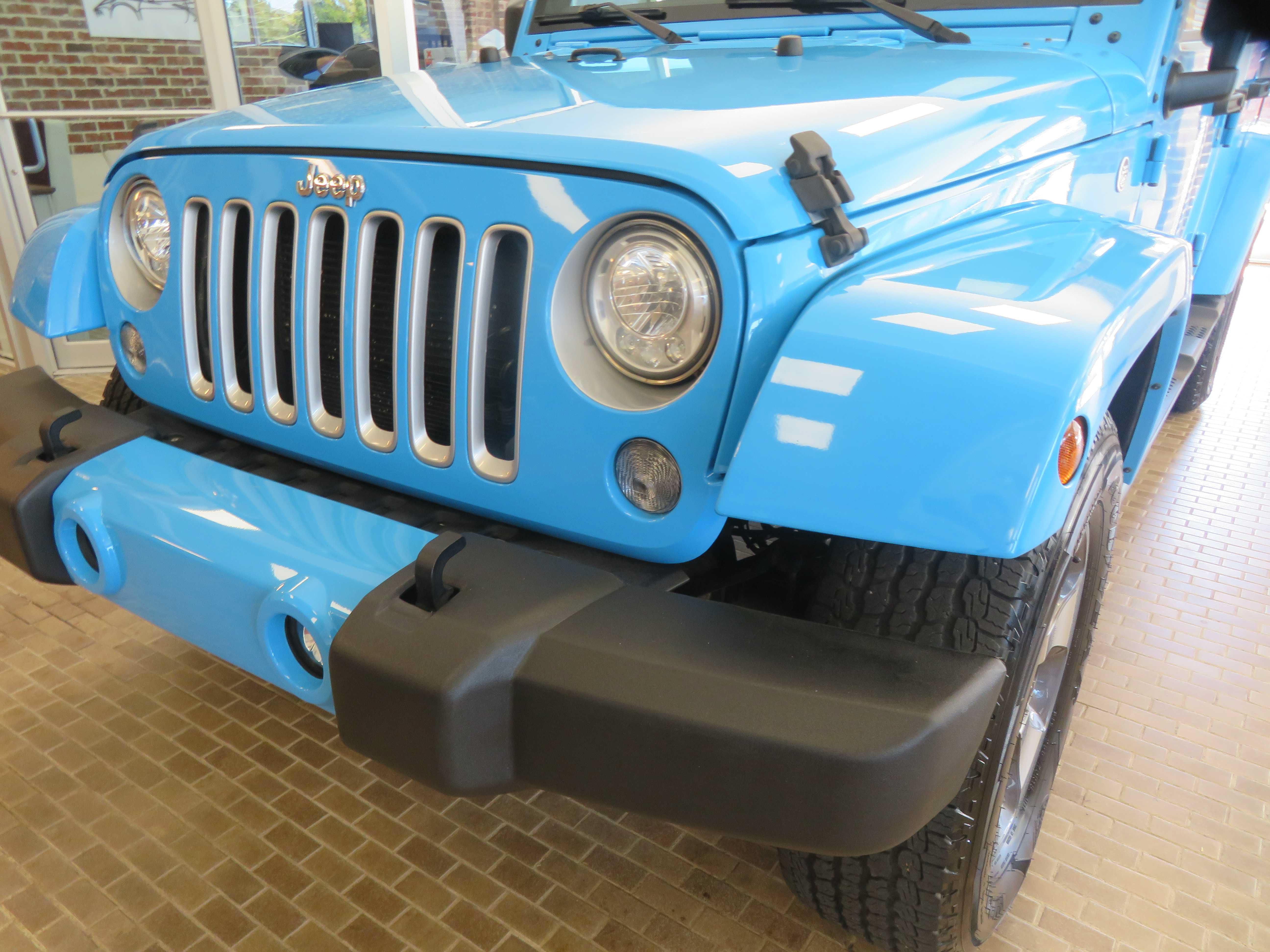 Used 2017 Jeep Wrangler Unlimited Sahara w/ Dual Top Group AWD/4WD image 55