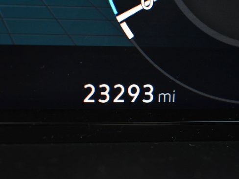 Used 2024 Volkswagen Atlas Cross Sport SE image 30