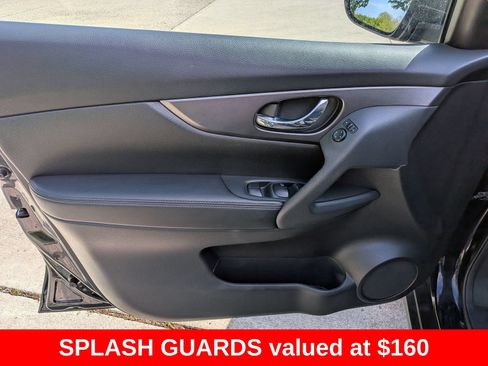 Used 2016 Nissan Rogue SV w/ SV Moonroof Package AWD/4WD image 27
