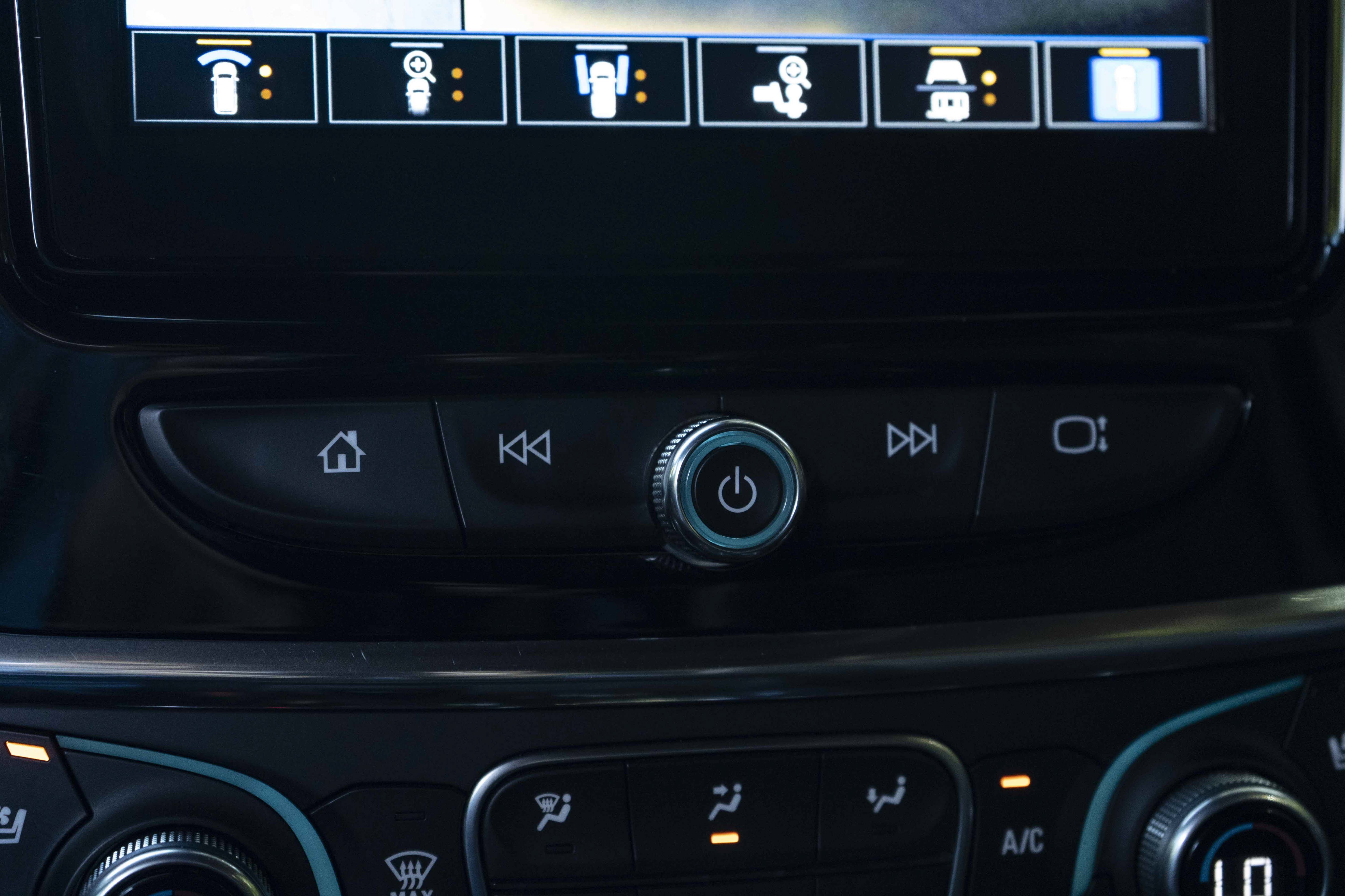 Used 2023 Chevrolet Traverse High Country w/ LPO, Floor Liner Package FWD image 33