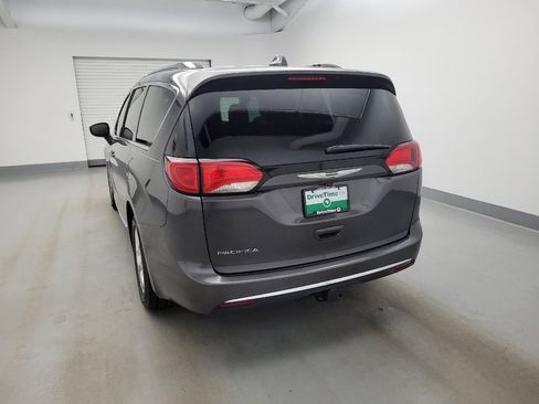 Used 2017 Chrysler Pacifica Touring-L Plus FWD image 6