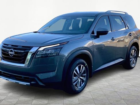 New 2025 Nissan Pathfinder SL image 2