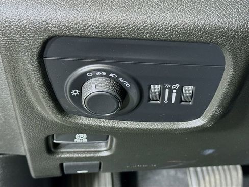 Used 2023 Jeep Grand Cherokee Altitude image 19