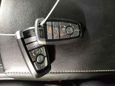 Used 2020 Ford Fusion SEL image 32