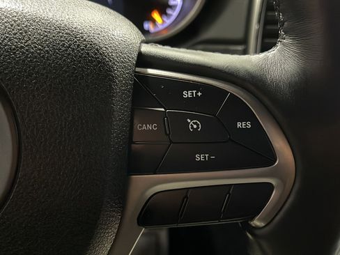 Used 2018 Jeep Grand Cherokee Altitude AWD/4WD image 7