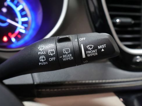 Used 2021 Chrysler Pacifica Touring-L FWD image 41