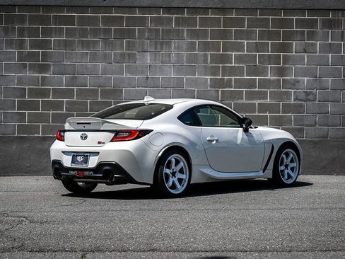 Used 2024 Toyota GR86 Premium RWD image 3