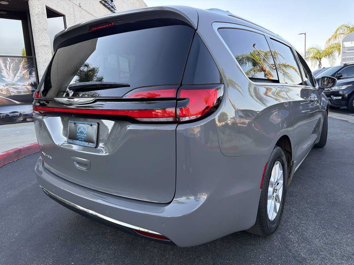 Used 2021 Chrysler Pacifica Touring-L FWD image 18
