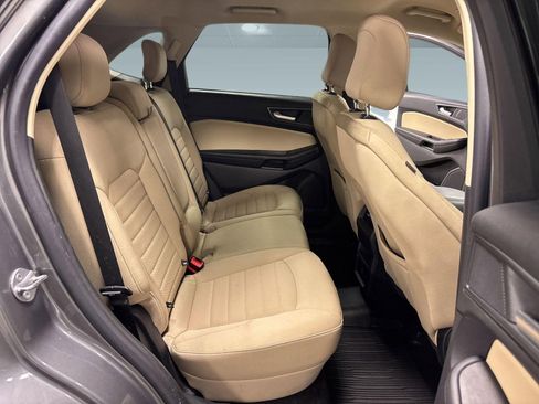 Used 2021 Ford Edge SE image 29