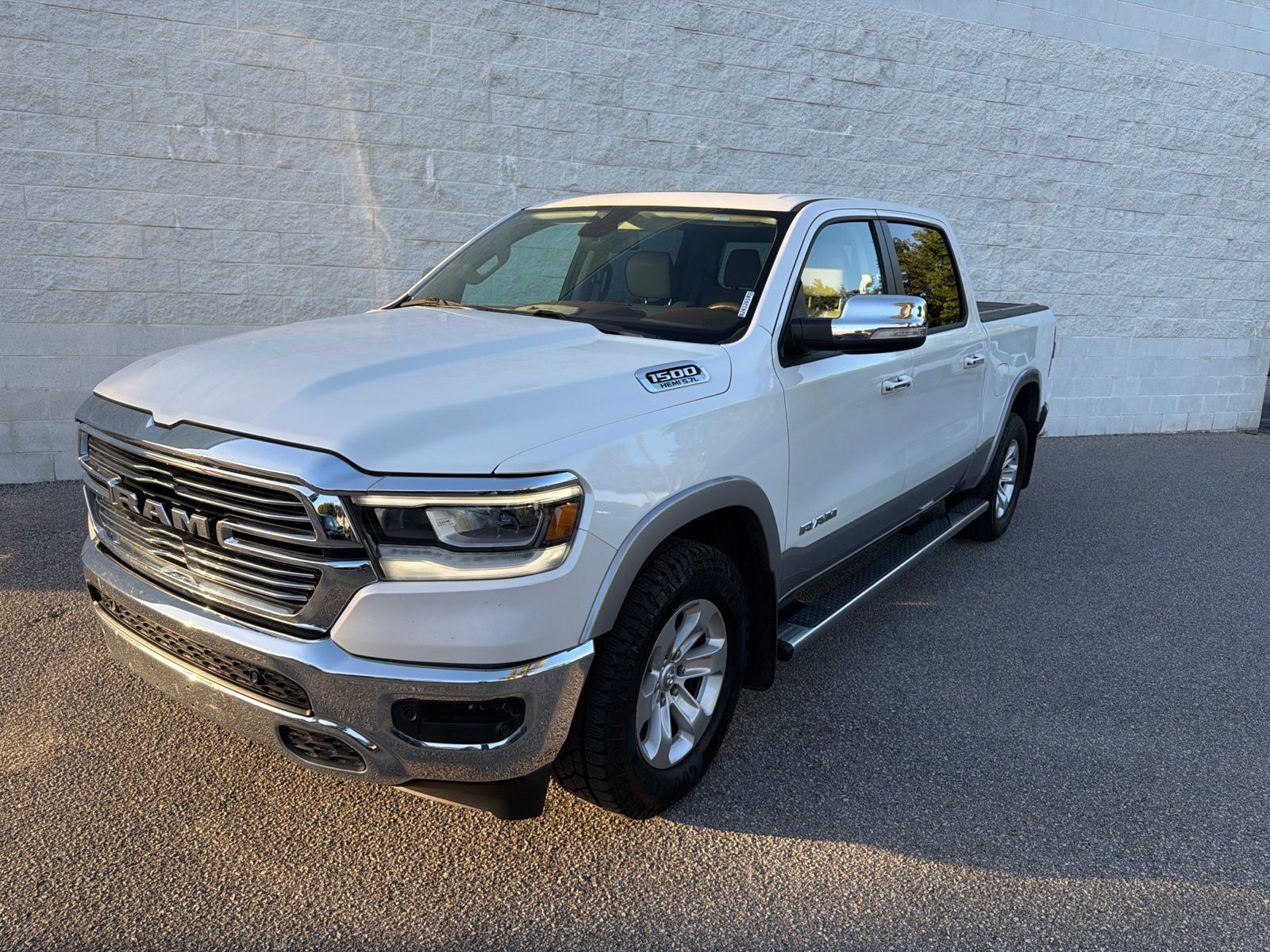 Used 2020 RAM 1500 Laramie RWD image 1