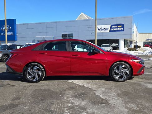 Used 2025 Hyundai Elantra Sport image 31