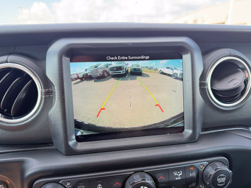 Used 2019 Jeep Wrangler Unlimited Sahara AWD/4WD image 27