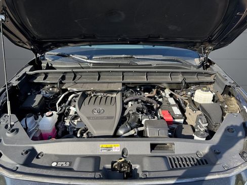 Used 2023 Toyota Highlander XLE AWD/4WD image 20