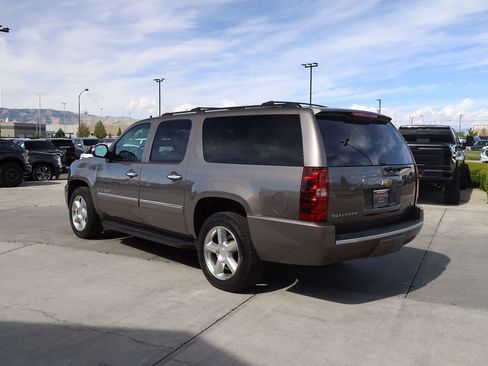 Used 2012 Chevrolet Suburban LTZ image 4
