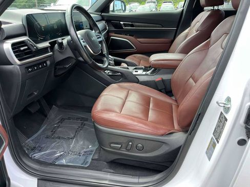 Used 2023 Kia Telluride EX w/ EX Captain's Chair Package AWD/4WD image 18