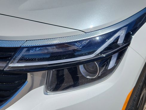 Used 2024 Kia Seltos EX image 6