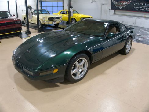 Used 1995 Chevrolet Corvette Coupe image 1