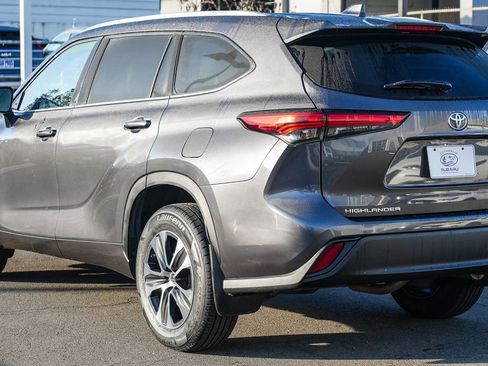 Used 2022 Toyota Highlander XLE image 7