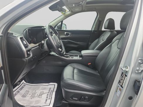 Certified 2022 Kia Sorento S w/ Panoramic Sunroof Package AWD/4WD image 10