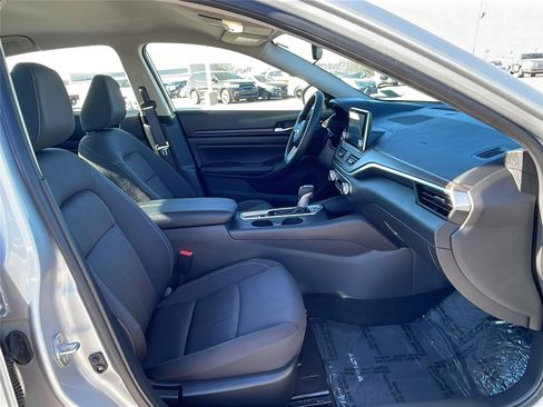 Used 2025 Nissan Altima 2.5 SV image 14