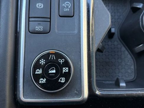 Used 2023 Nissan Pathfinder SL image 26