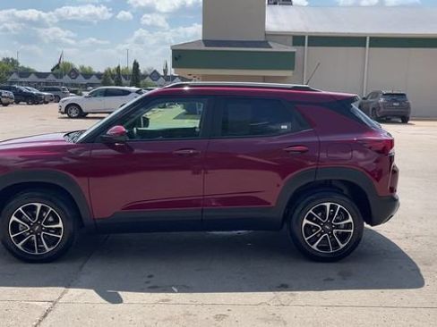 Used 2025 Chevrolet TrailBlazer LT AWD/4WD image 5