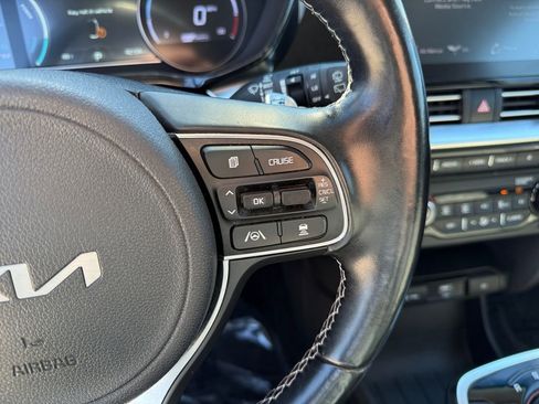 Used 2022 Kia Niro EX w/ Cold Weather Package image 19