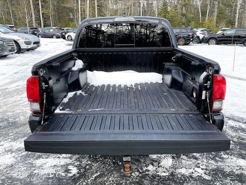 Used 2019 Toyota Tacoma TRD Off-Road image 30