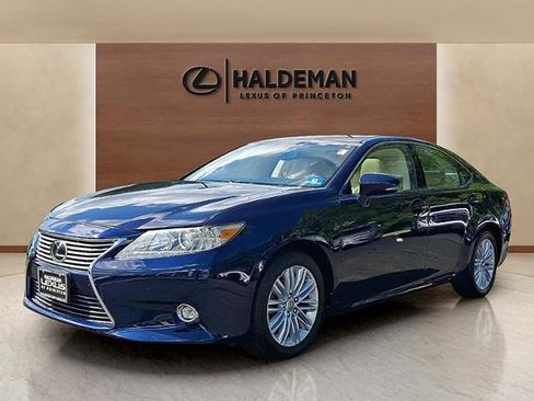 Used 2014 Lexus ES 350 w/ Luxury Package FWD image 3