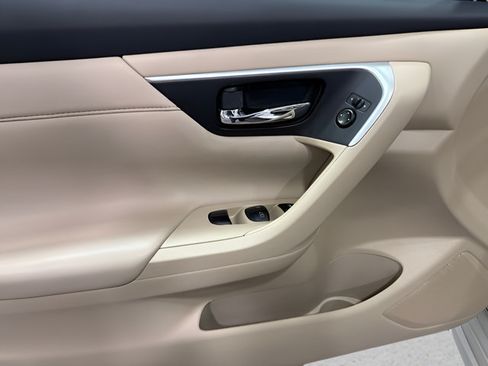 Used 2016 Nissan Altima 2.5 SL w/ 2.5 Technology Package FWD image 8