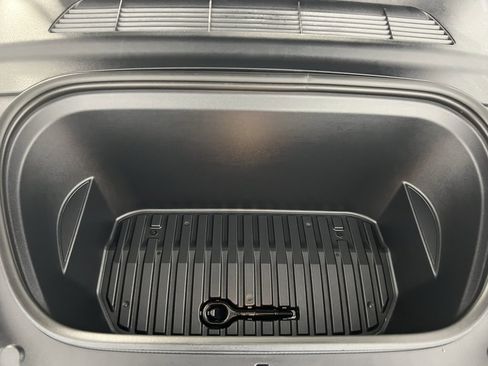 Used 2023 Tesla Model Y Long Range image 33