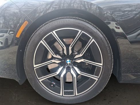 Used 2025 BMW 760i xDrive w/ Executive Package image 9