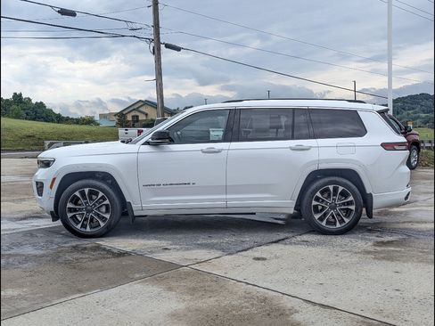 Used 2023 Jeep Grand Cherokee L Overland w/ Rear Seat Video Group I AWD/4WD image 9