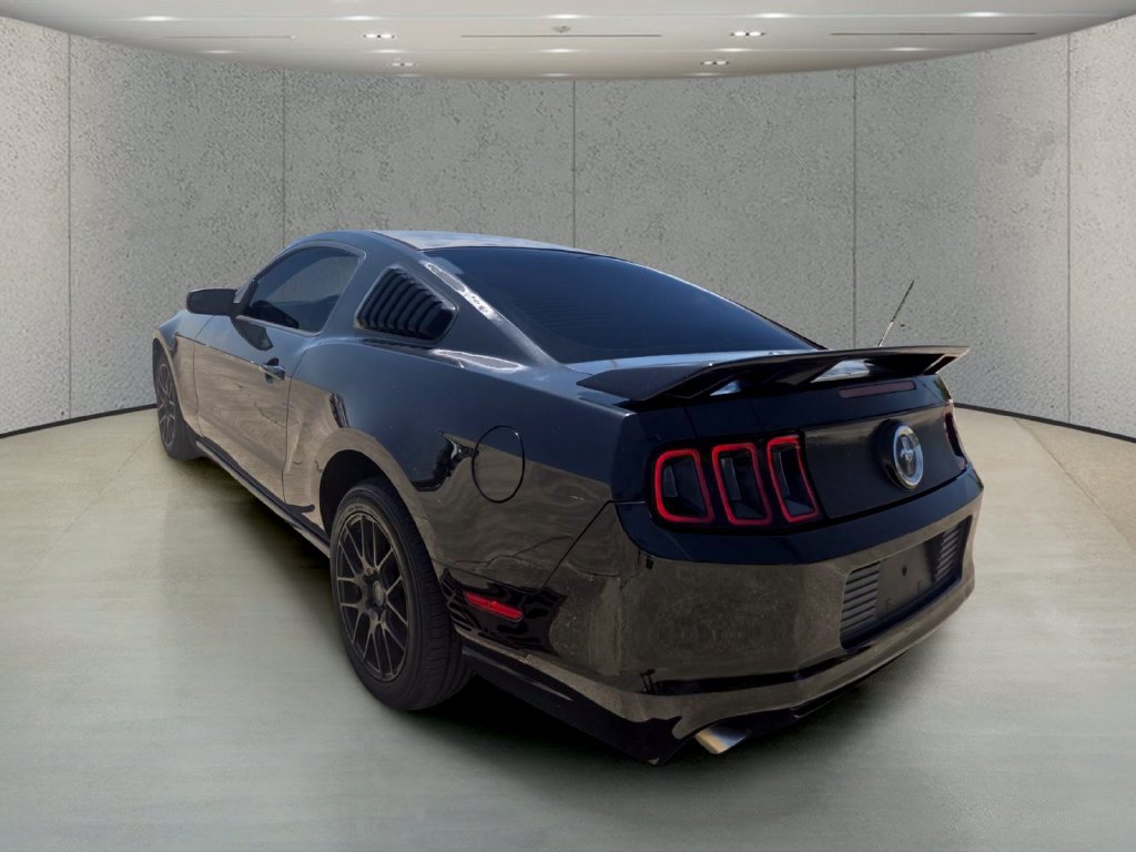 Used 2014 Ford Mustang Premium RWD image 3