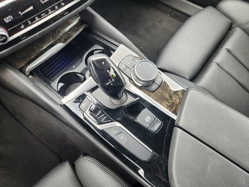 Used 2020 BMW 530i w/ Convenience Package RWD image 18