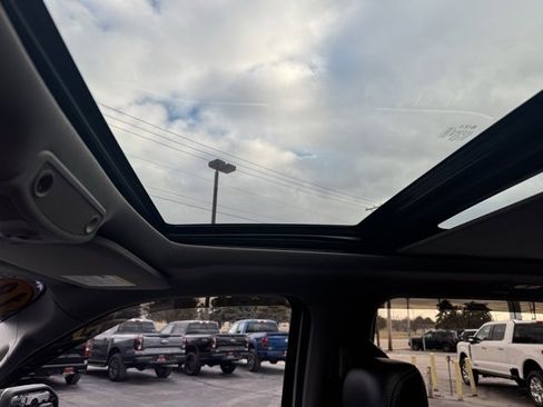 Used 2018 Ford F150 Lariat w/ Equipment Group 502A Luxury image 23