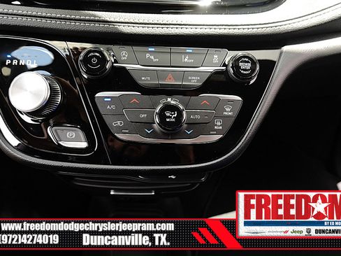 New 2027 Chrysler Pacifica Select FWD image 24