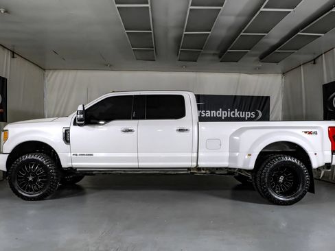 Used 2019 Ford F350 Platinum w/ Platinum Ultimate Package AWD/4WD image 12