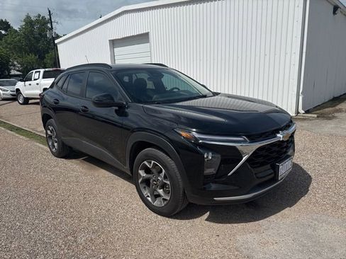 Used 2026 Chevrolet Trax LT w/ Driver Confidence Package FWD image 4