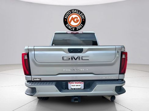 Used 2025 GMC Sierra 2500 Denali Ultimate AWD/4WD image 4