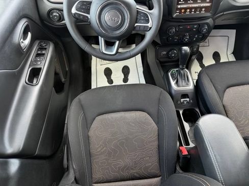 Used 2023 Jeep Renegade Latitude AWD/4WD image 24