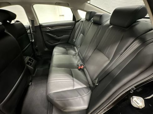 Used 2018 Honda Accord Touring image 15