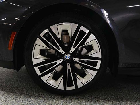 Certified 2025 BMW 530i w/ Premium Package image 5