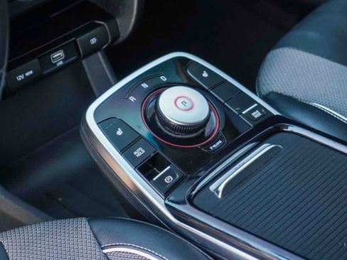 Certified 2022 Kia Niro EX FWD image 18