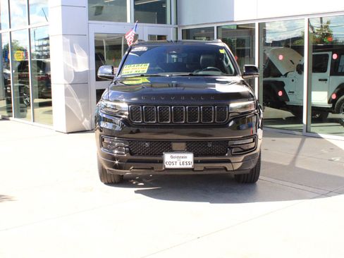 Used 2025 Jeep Wagoneer Series II w/ Premium Group I AWD/4WD image 2